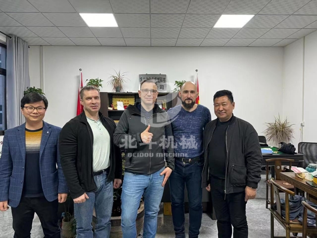 俄罗斯客户到访午夜看看福利视频机械考察连续式午夜免费高清软件