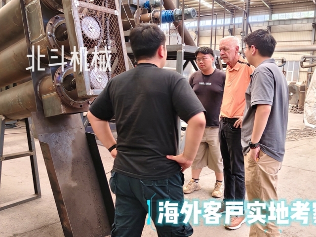 美国采购商考察午夜免费高清软件实拍纪录